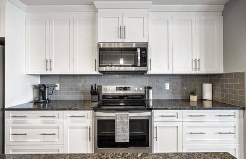 Cochrane House | Relaxing Aurora Abode with Private Hot Tub & Spa Amenities