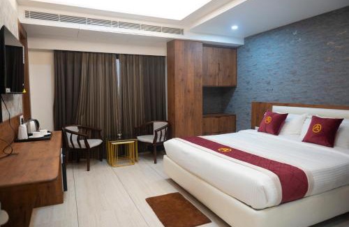 Siliguri Hotel | Discover The Autograph Inn: Oceanfront Retreat with Pool