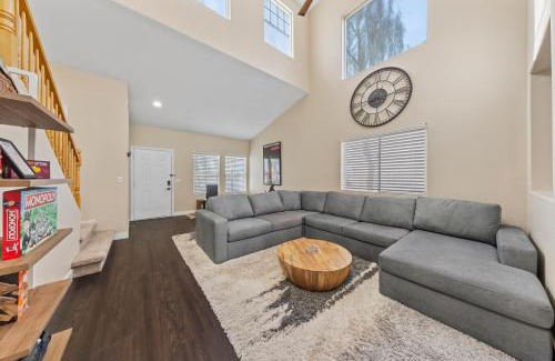 North Las Vegas House | Pet-Friendly Oceanfront Retreat at The Automated Haven