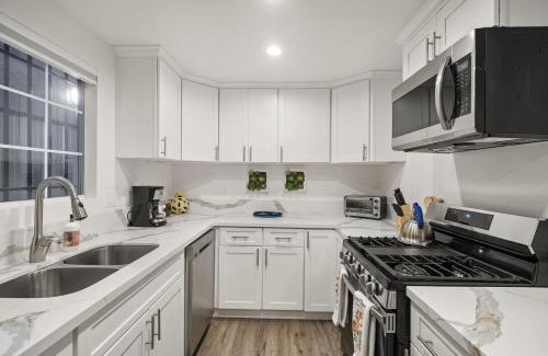 Los Angeles House | The Avalon - End Of Summer Sale! 40 Off!
