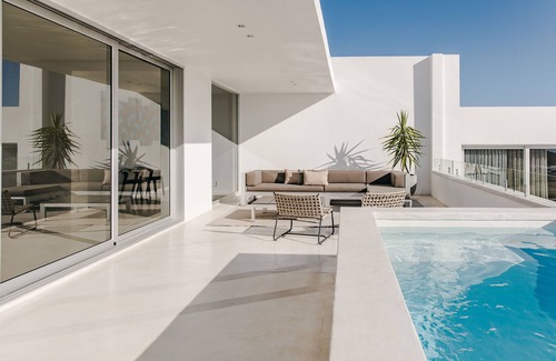 Camps Bay Villa | Elegant Villa Retreat - 8 Bedrooms in Bakoven Awaits You
