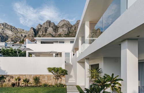 Camps Bay Villa | Elegant Villa Retreat - 8 Bedrooms in Bakoven Awaits You