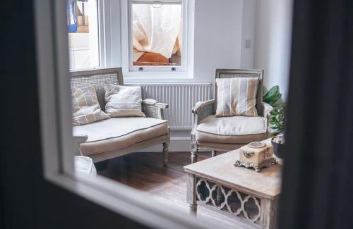 West Kensington House | Discover The Avonmore Olympia: Family-Friendly Retreat