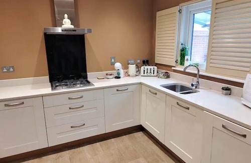 Hauxton Apartment | Family-Friendly Ayres House 2-Bed Apartment in Cambridge