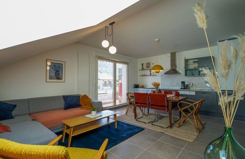 Doussard Condo | Tranquil Azalea Apartment with Ocean Views for 4 Guests