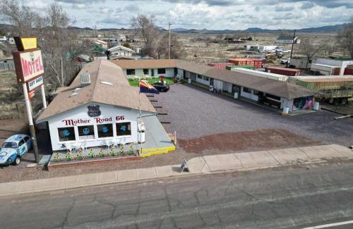 Seligman Hotel | Discover The Aztec Motel & Creative Space - Rated 9.3/10