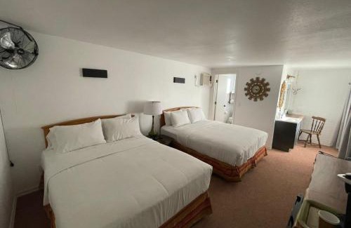 Seligman Hotel | Discover The Aztec Motel & Creative Space - Rated 9.3/10