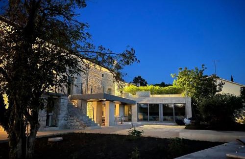 Tinjan Hotel | The B luxury countryside