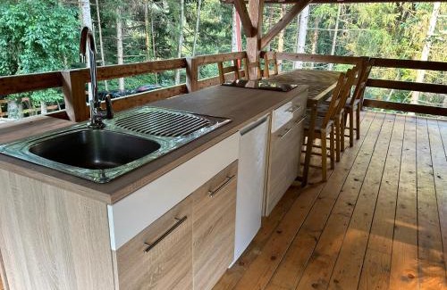 Zalec Apartment | BeeHouse: Nature Retreat with Pet-Friendly Amenities