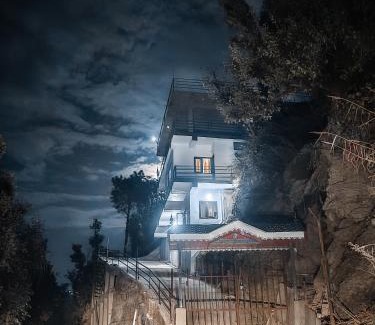 Shimla House | Guest Rated 10/10: The Baan Homes - Pet & Child Friendly!