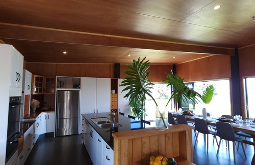 Kaimaumau House | Discover The Bach 825: Family-Friendly Retreat by Rangaunu
