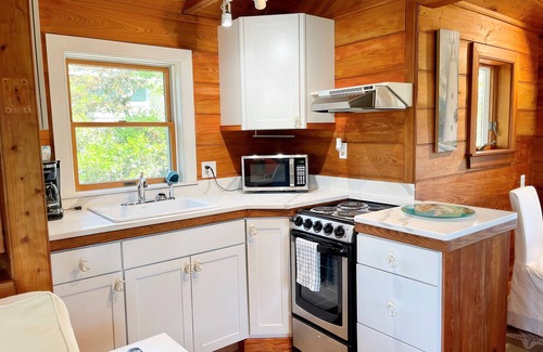 Ocracoke House | Cozy Two Bedroom Cottage on Ocracoke Island, Rated 10/10