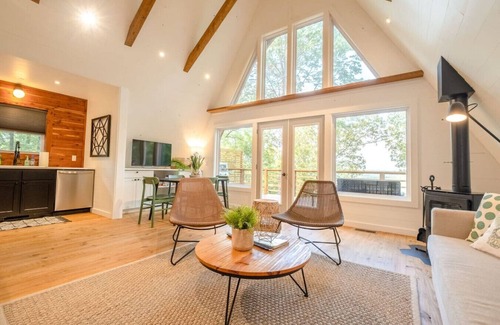 Newnata Cabin | Experience The Back Porch: Modern A-Frame with Scenic Views