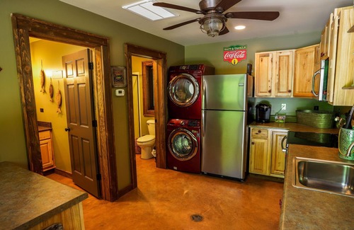 Goldbond Cabin | Family-Friendly Retreat at The Baitshop, Rated 9.6/10