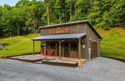 Goldbond Cabin | Family-Friendly Retreat at The Baitshop, Rated 9.6/10
