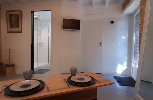 Saint-Sauveur-de-Flee House | Relax at The Baker's House: Pool, Breakfast & Family Friendly