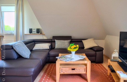 Busumer Deichhausen Apartment | Oceanfront Balcony Room in Büsumer Deichhausen – 10/10 Rating