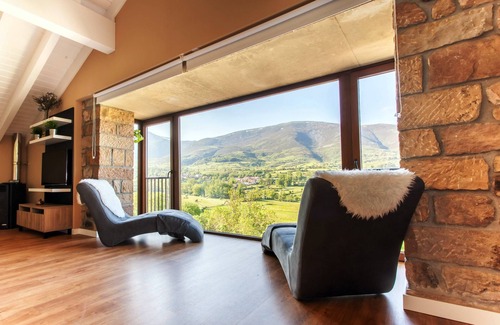 Hermandad de Campoo de Suso House | Experience The Balcony of La Lomba with Oceanfront Views
