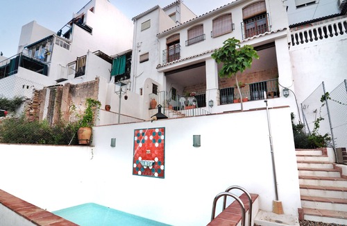Luque Cottage | Relax at The Balcony of the Olive Trees with Private Pool
