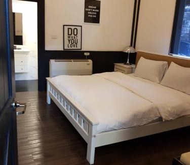 Khanong Phra House | Relaxing Balcony Pool Villa with Pet-Friendly Amenities