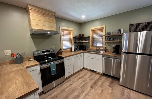 Baldwin House | Experience The Baldwin House: Recently Remodeled Retreat