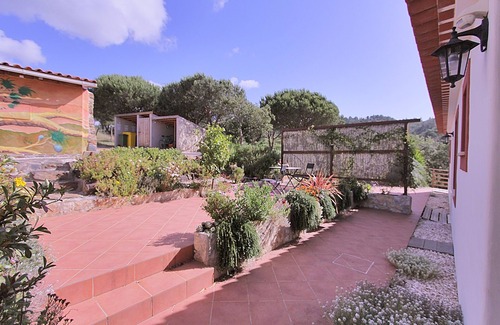 Baiona Apartment | Beachside Haven: The Bamboo House with Pool & Spa