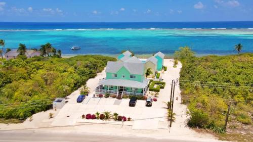 Colliers Bay House | Oceanfront Haven at The Banana Bird Cottages for Families