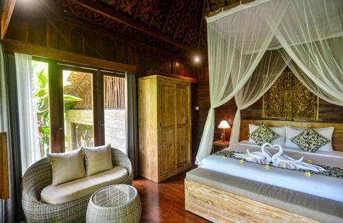 Tampaksiring Villa | Experience The Banana’s Kumbe Villa with Oceanfront Bliss