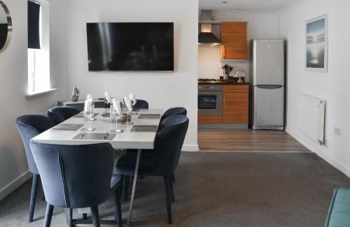 Blyth House | Family-Friendly Getaway at The Bandstand Sea View