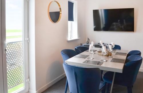 Blyth House | Family-Friendly Getaway at The Bandstand Sea View