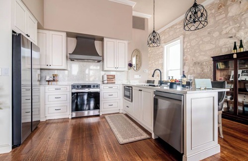 Fredericksburg Condo | The Bank on Main St - Downtown Escape Featuring a Deck W/main St Views!