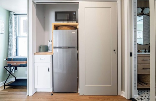 Fredericksburg Condo | The Bank on Main St - Downtown Escape Featuring a Deck W/main St Views!