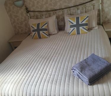 Rugby Hotel | Discover The Barley Mow: Pet-Friendly Oceanfront Retreat