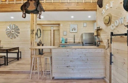 Umatilla House | Guest Rated 10/10: The Barn at Finca Bella Retreat