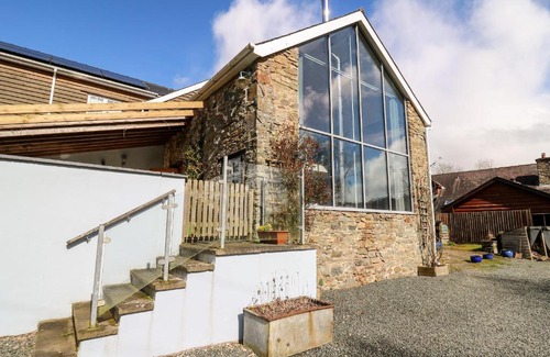 Llandrindod Wells House | Pet-Friendly Haven: The Barn at Glanoer, Rated 9.3/10
