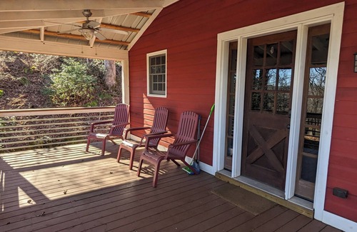 Marion House | The Barn at Maple Hill | Cozy Mountain Retreat
