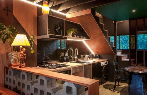 Bowentown Apartment | Stylish Beach Retreat: The Barn, Pet-Friendly Escape