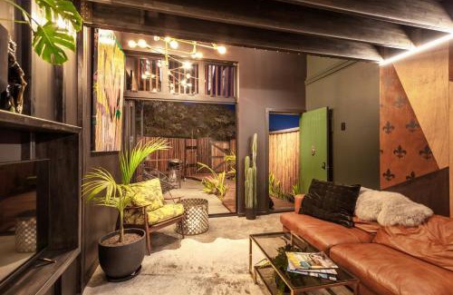 Bowentown Apartment | Stylish Beach Retreat: The Barn, Pet-Friendly Escape