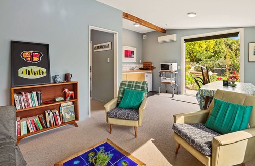 Christchurch House | THE BARN, family friendly, with a garden in Christchurch