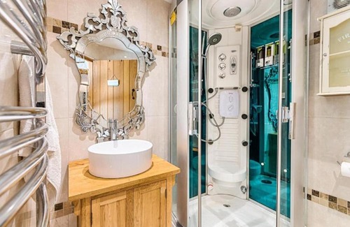 Ammanford House | Pet-Friendly Retreat at The Barn - Rated 9/10 by Guests
