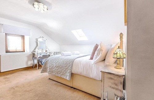 Ammanford House | Pet-Friendly Retreat at The Barn - Rated 9/10 by Guests