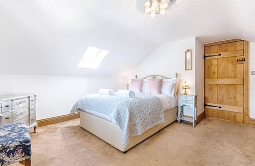 Ammanford House | Pet-Friendly Retreat at The Barn - Rated 9/10 by Guests