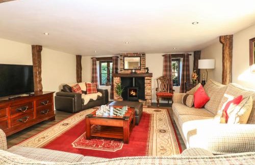Thetford House | Family-Friendly Escape at The Barn - 4-Star Comfort Awaits