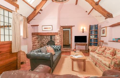 Fiddington House | Pet-Friendly Retreat at The Barn - 4-Star Guest Favorite