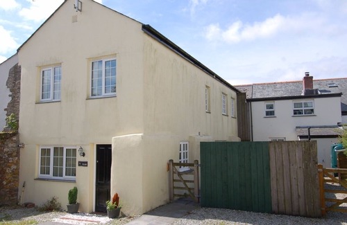 Camelford Cottage | Highly Rated The Barn: Enjoy Breakfast & Kitchen Access