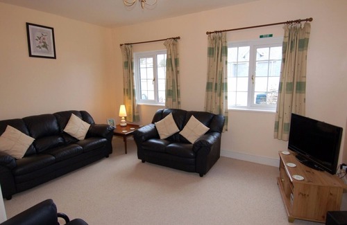 Camelford Cottage | Highly Rated The Barn: Enjoy Breakfast & Kitchen Access