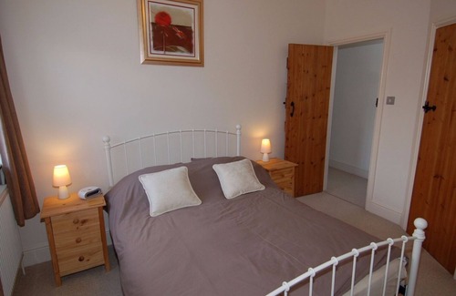 Camelford Cottage | Highly Rated The Barn: Enjoy Breakfast & Kitchen Access