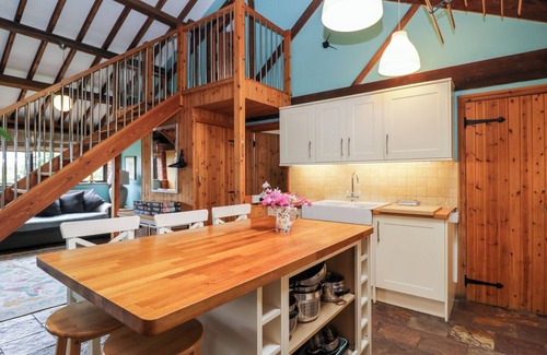 Chippenham Cottage | Cozy Retreat at The Barn: Pet Friendly & Breakfast Included