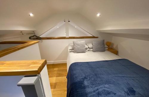 Stoney Middleton Apartment | Family-Friendly Retreat at The Barn with Hot Tub & Kitchen