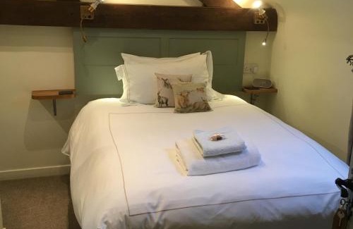Monk Fryston House | Pet-Friendly Escape at The Barn - 4-Star Rated Stay!